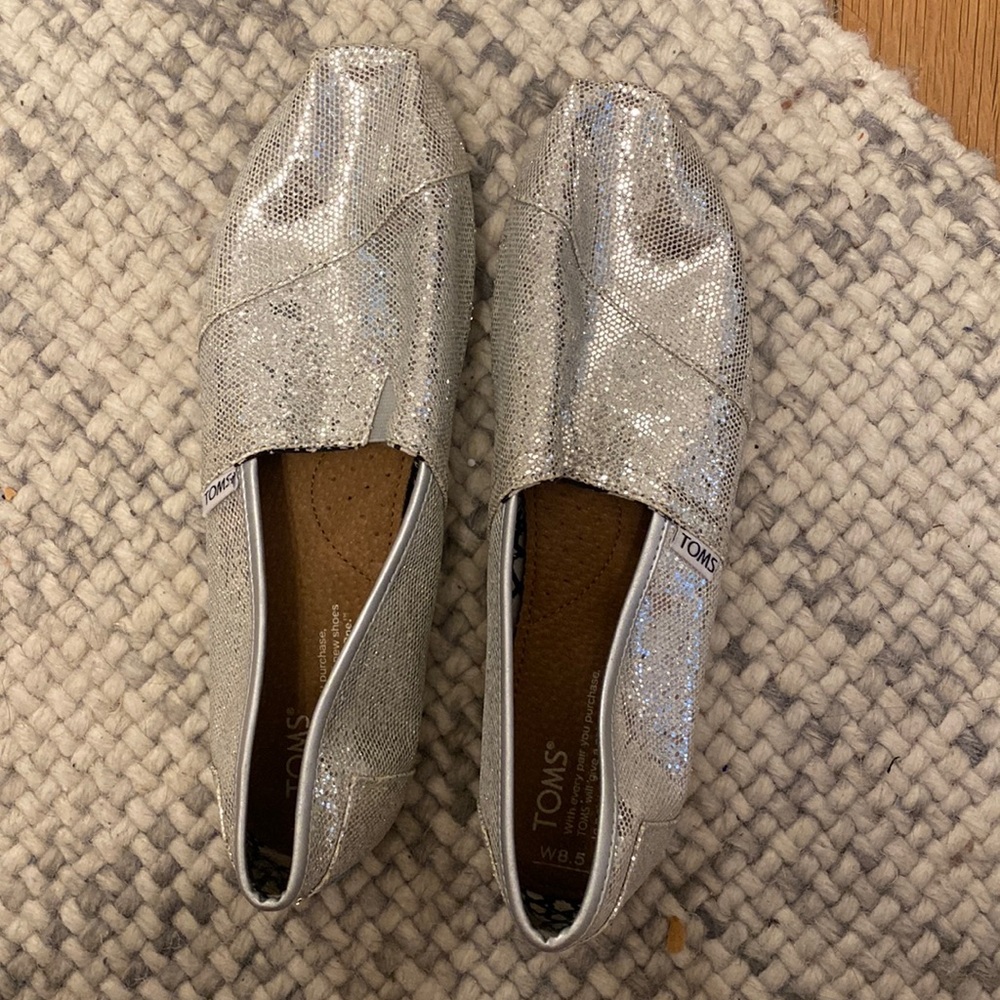 Silver TOMS w8.5